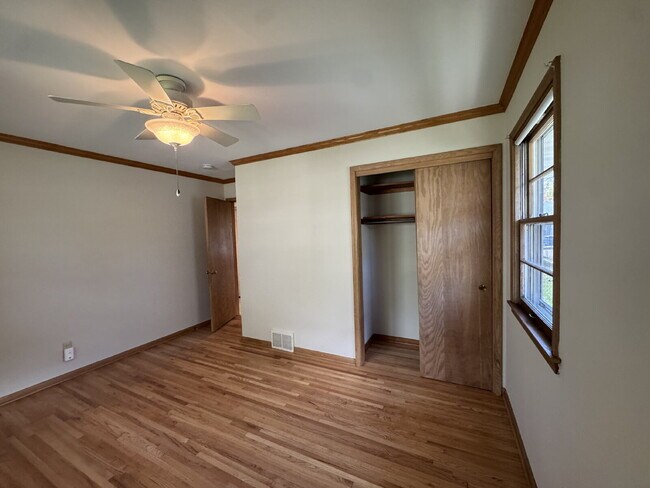 Building Photo - Charming 3-Bed Oasis with Fireplace & Finished Basement in Richfield!