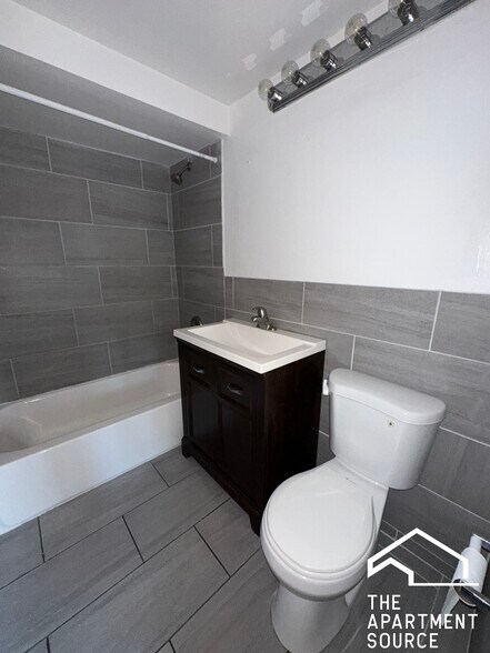 Building Photo - 1639 Oakwood Ave