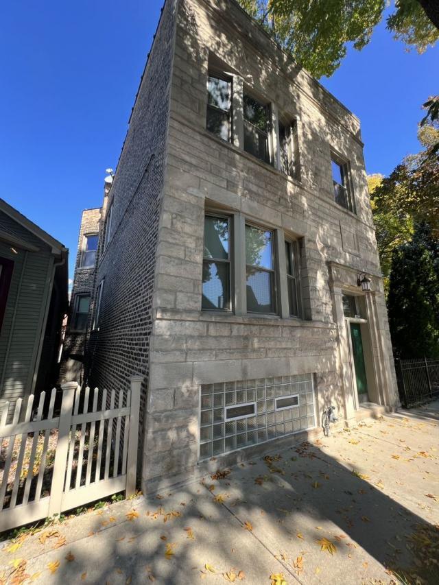Building Photo - 3 bedroom in Chicago IL 60609