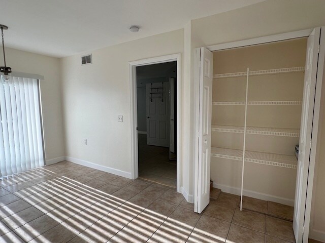 Building Photo - 4935 Sandra Bay Dr