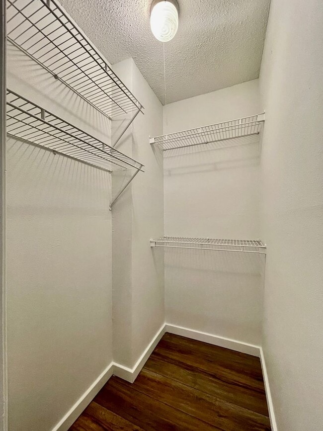 Building Photo - Charming 3 Bedroom Home w/ 1 Car Garage and Large Fenced Yard!!