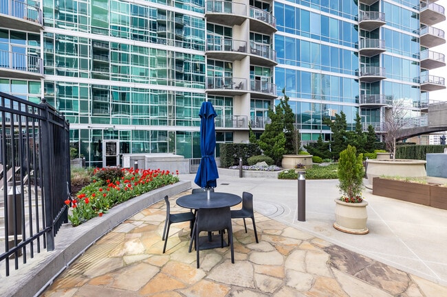 Building Photo - 943 Peachtree St NE