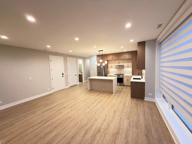 Building Photo - 2355 W Flournoy St