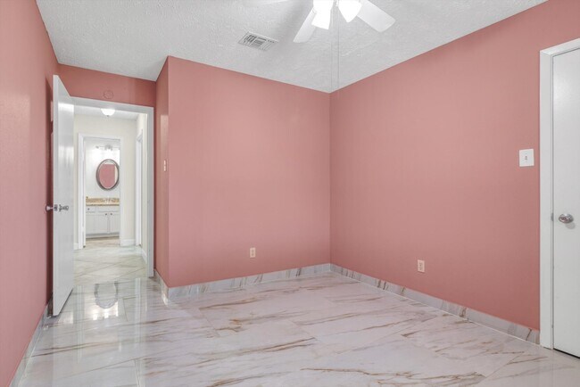 Building Photo - 7431 Ridgeberry Dr