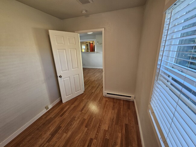 Building Photo - 2-Bedroom, 1-bathroom Home with Utilities,...