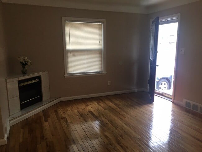 Building Photo - 20037 Schaefer Hwy