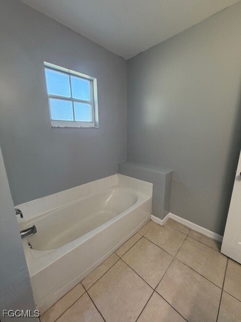 Building Photo - 1242 Ermine St E