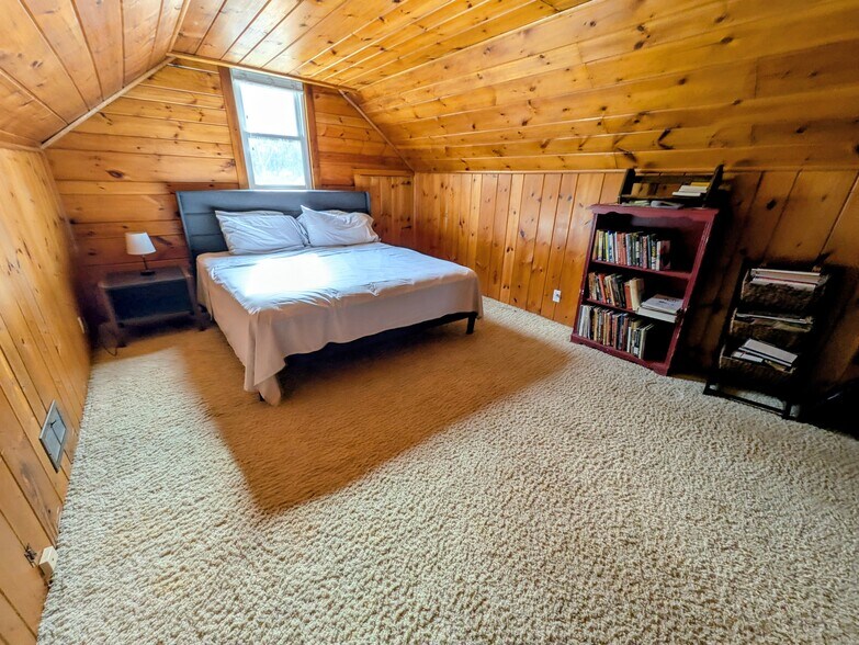 Building Photo - 125 W Saint Marie St