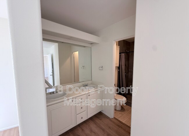 Building Photo - 5726 La Jolla Blvd