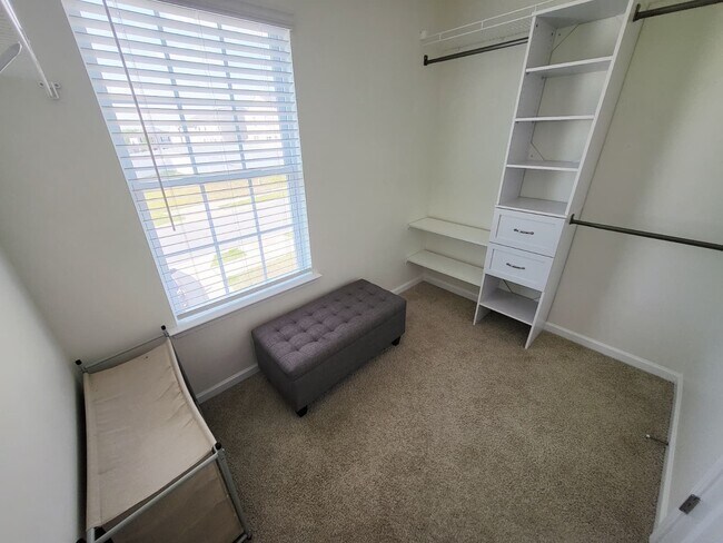 Building Photo - 597 Bloomover St