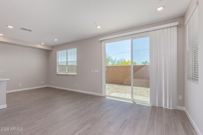Building Photo - 5835 E Rose Garden Ln