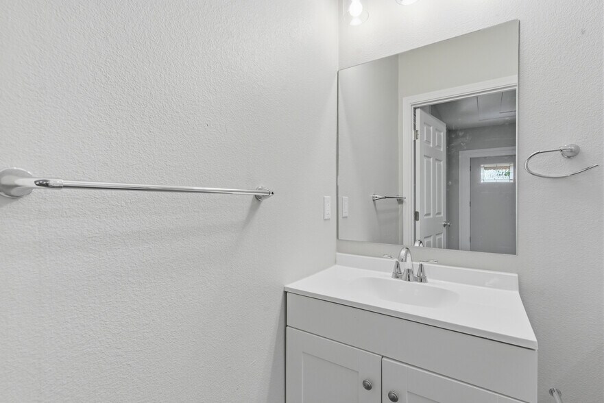 Building Photo - 1711 Halsell St