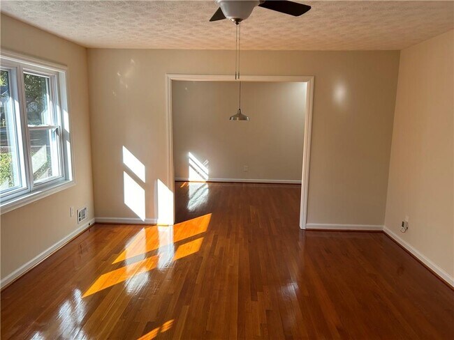 Building Photo - 1811 Trophy Dr