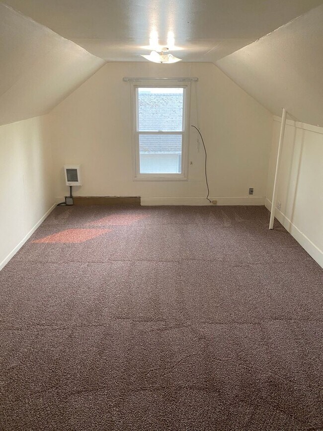 Building Photo - 1753 Villard St