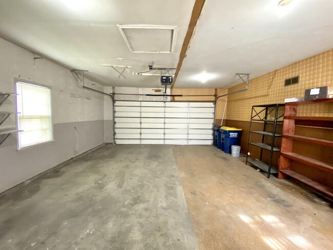 Building Photo - 9136 Switzer St