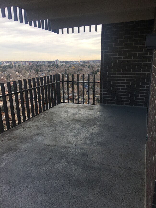 Building Photo - 460 S Marion Pkwy