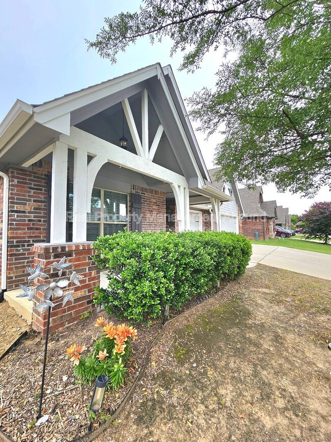 Building Photo - 14727 S Urbana Ave