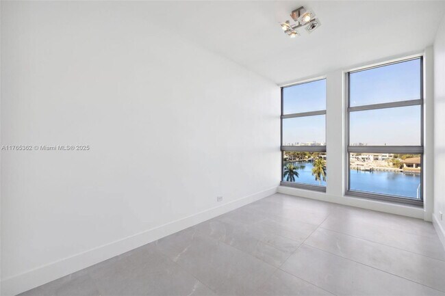 Building Photo - 5065 Collins Ave