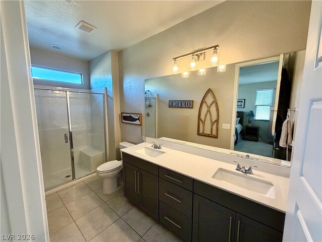 Building Photo - 572 Pear Lake St