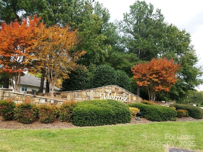 Building Photo - 4021 Melrose Club Dr