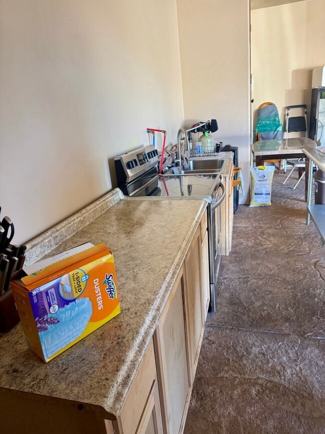 Building Photo - Premium home over looking the elko golf course.