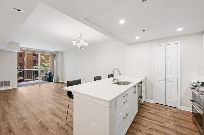 Building Photo - 4808 Moorland Ln