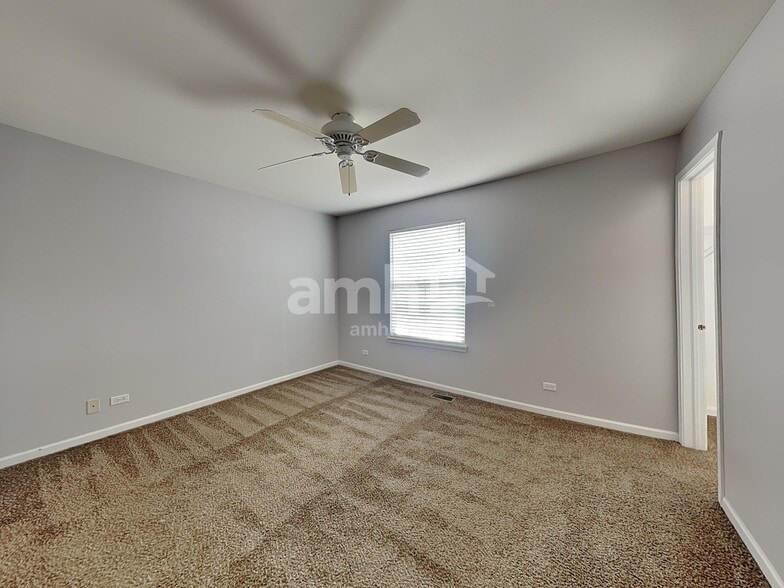 Building Photo - 2409 Courtyard Cir