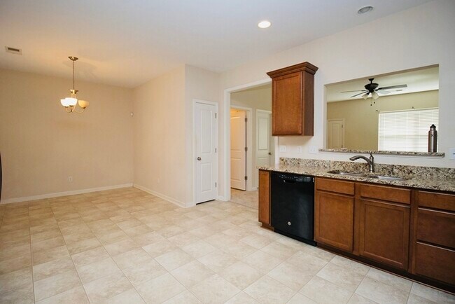 Building Photo - 3 Bedroom, 2.5 Bathroom Townhome in Brando...