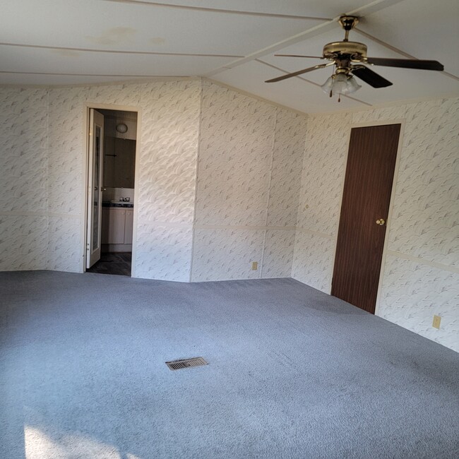 Building Photo - 926 Hollywood Dr