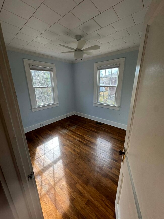 Building Photo - 206 Briggs Ave