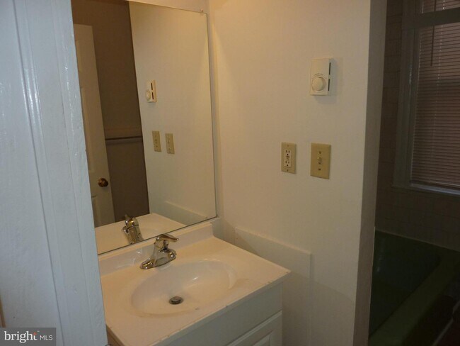 Building Photo - 408 Camden Ct