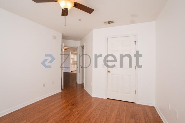 Building Photo - Unit 132