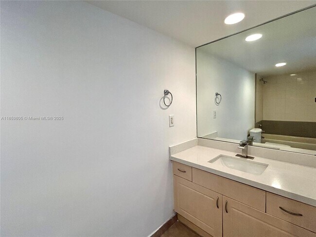 Building Photo - 5600 Collins Ave