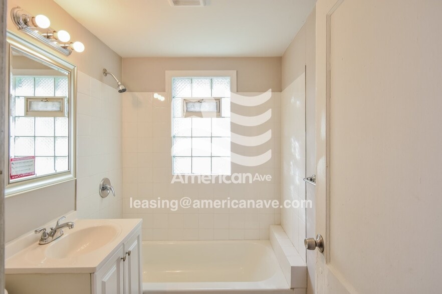 Building Photo - 3852 N 28th St