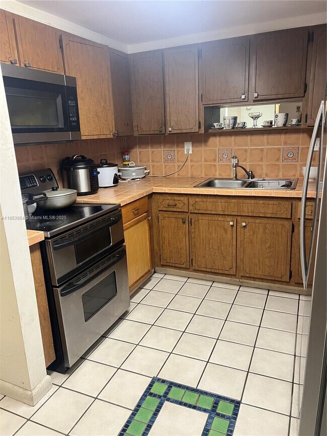 Building Photo - 6901 SW 147th Ave