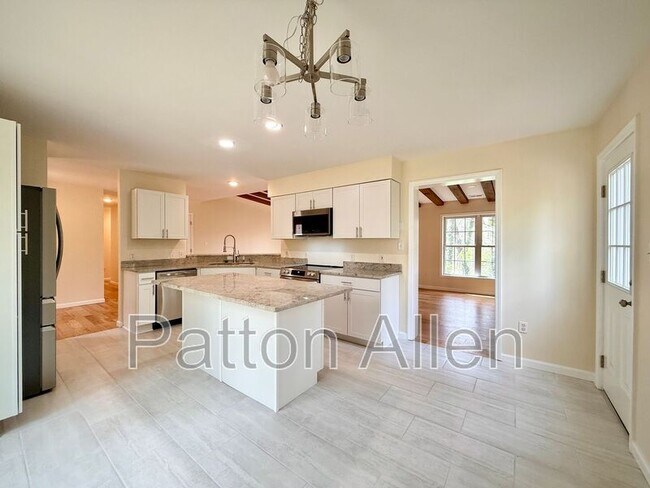 Building Photo - 6 Providence Rd