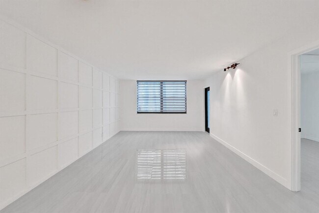 Building Photo - 3800 N Hills Dr