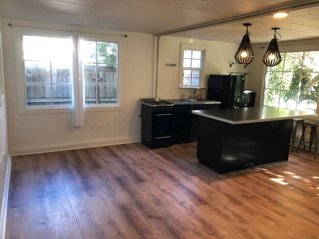 Building Photo - Custom 1 bedroom apartment in downtown Eug...