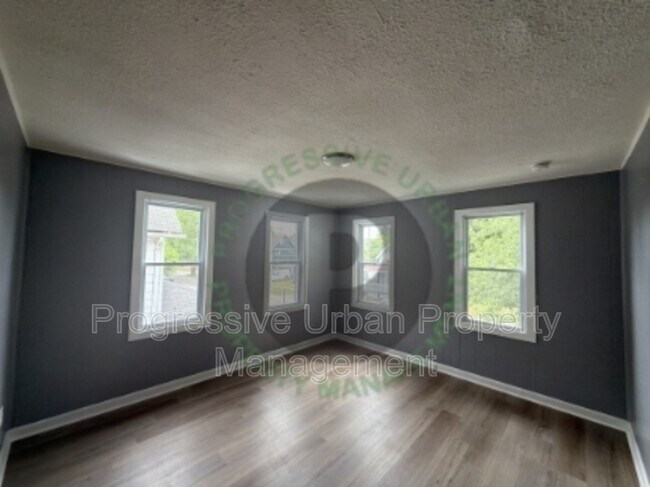 Building Photo - 4144 Hyde Ave