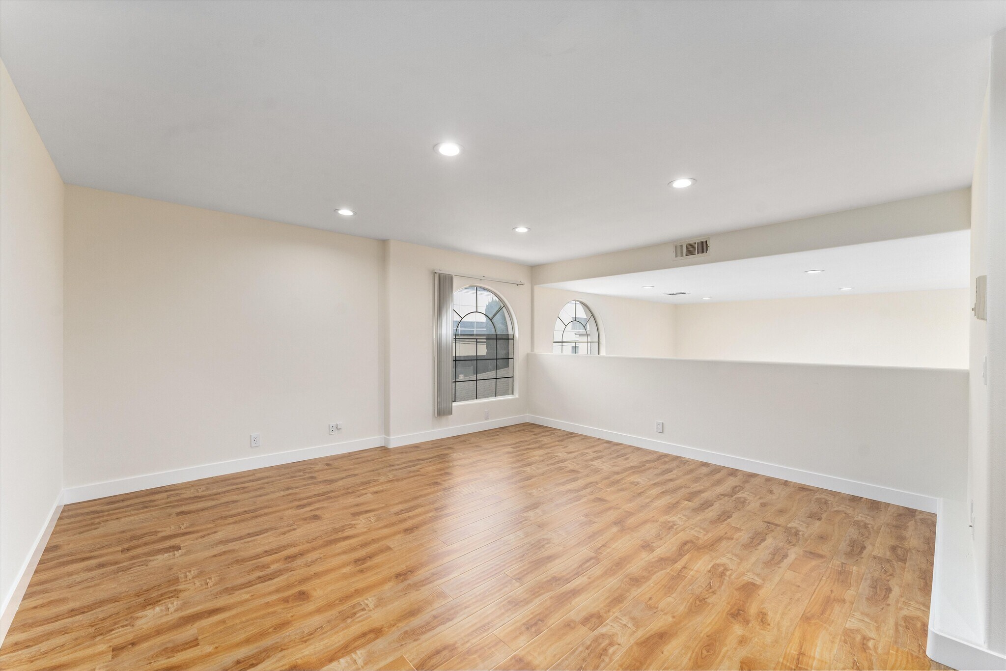 Building Photo - 1338 Yale St