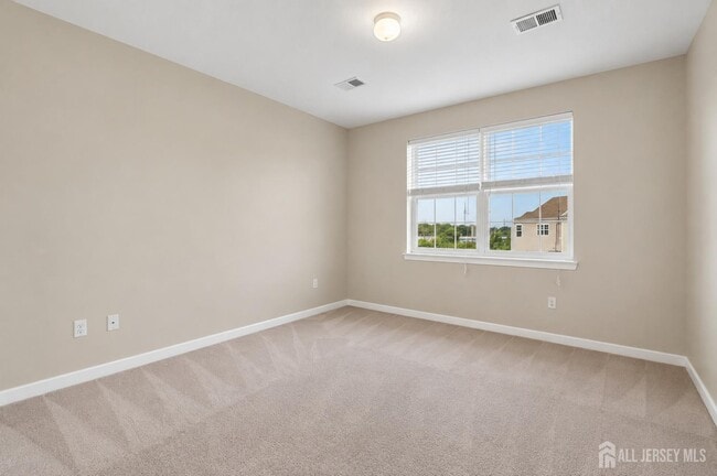 Building Photo - 347 Pond Ln
