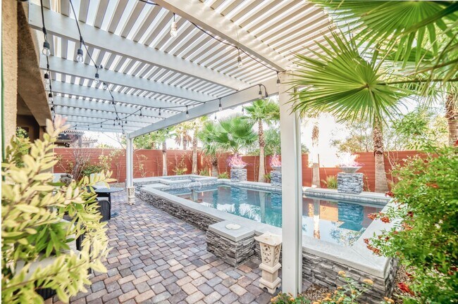 Building Photo - SUMMERLIN - FULLY FURNISHED - ALL UTILITIE...