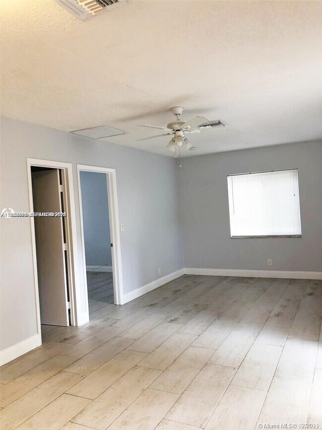 Building Photo - 1235 NE 3rd Ave