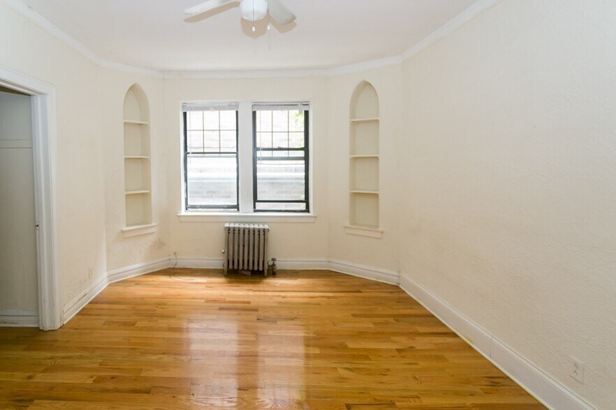 Building Photo - 4842 N Damen Ave