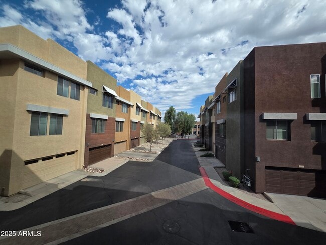 Building Photo - 6605 N 93RD Ave