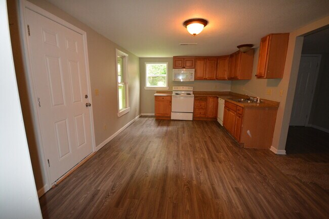 Building Photo - Space, Space & More Space! 3 Bedroom 1 Bath home