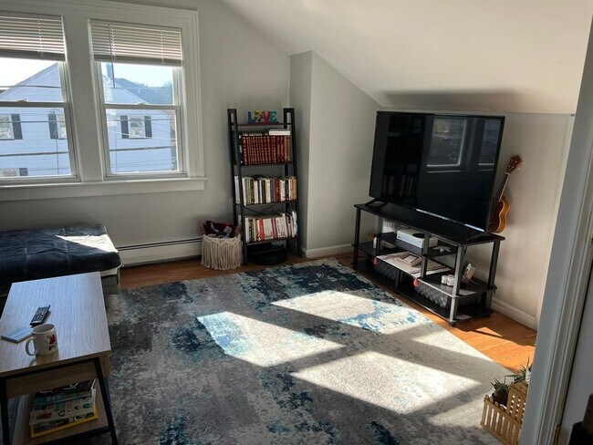 Building Photo - 41 Delia Blvd