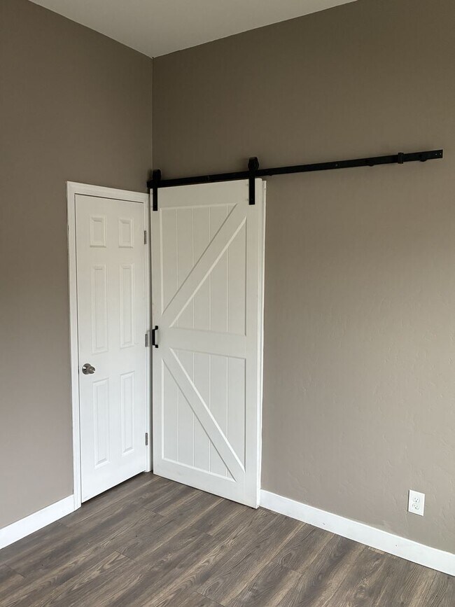 Building Photo - 2 Bedroom 2 Bath Home