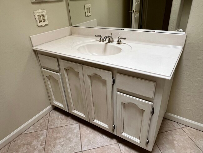 Building Photo - 7955 E Chaparral Rd