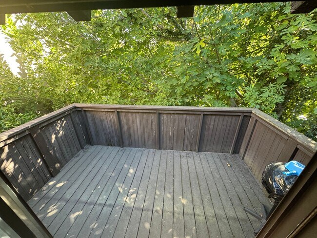 Building Photo - NICE 2ND STORY CONDO IN WOODSIDE SIERRA GA...